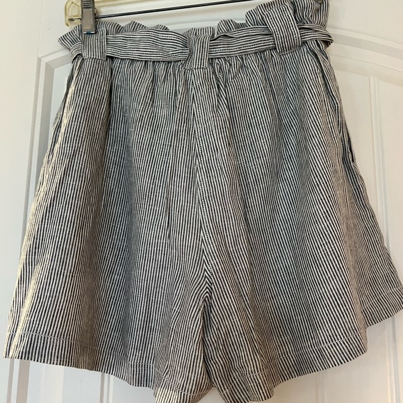 Max Studio pinstripe shorts and jacket - Picture 3 of 3